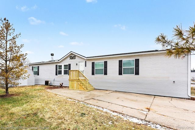 59227 Lewis Ln, Chesterfield Township, MI 48048