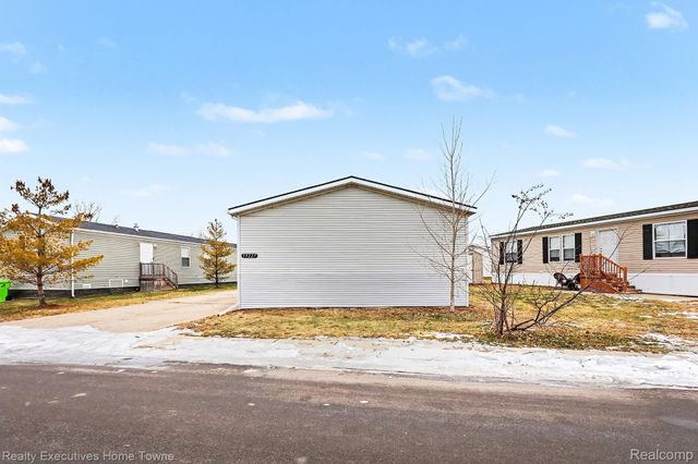 59227 Lewis Ln, Chesterfield Township, MI 48048