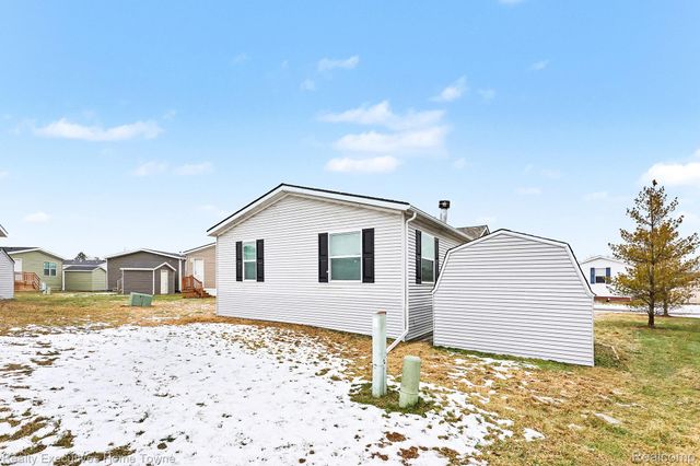 59227 Lewis Ln, Chesterfield Township, MI 48048