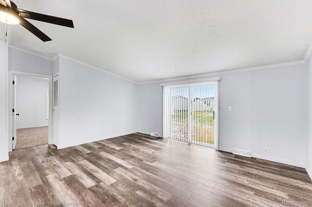59227 Lewis Ln, Chesterfield Township, MI 48048