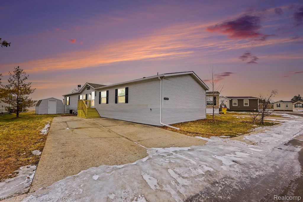 59227 Lewis Ln, Chesterfield Township, MI 48048
