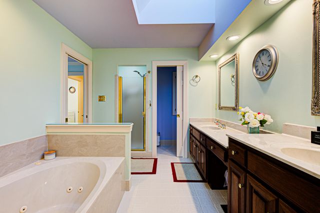 14307 Oak Bluff Court, Louisville, KY 40245