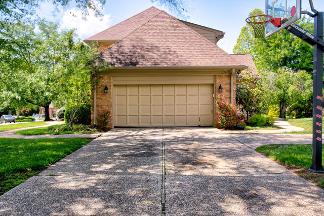 14307 Oak Bluff Court, Louisville, KY 40245