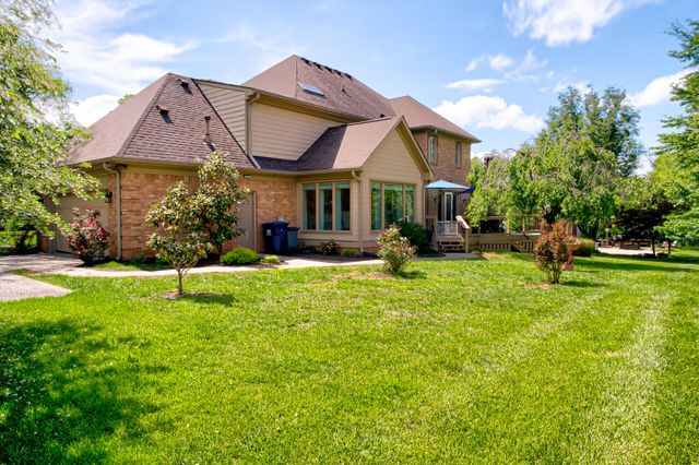 14307 Oak Bluff Court, Louisville, KY 40245