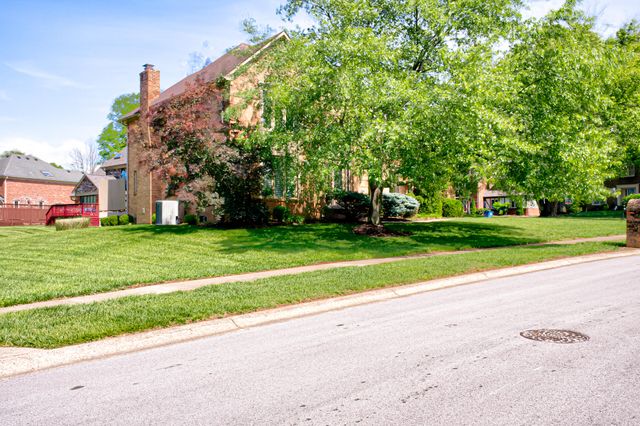 14307 Oak Bluff Court, Louisville, KY 40245