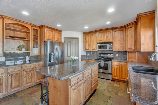 4886 W BOULDERMEADOW DR, Herriman, UT 84096
