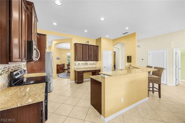 2556 Ashbury CIR, Cape Coral, FL 33991