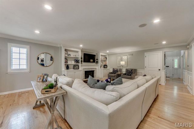 420 Woodview Manor Lane, Kirkwood, MO 63122
