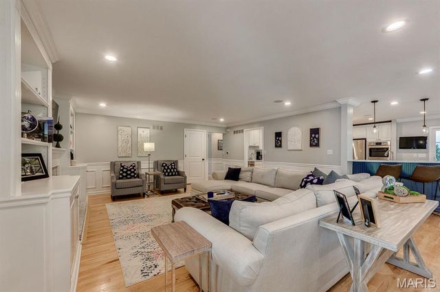 420 Woodview Manor Lane, Kirkwood, MO 63122