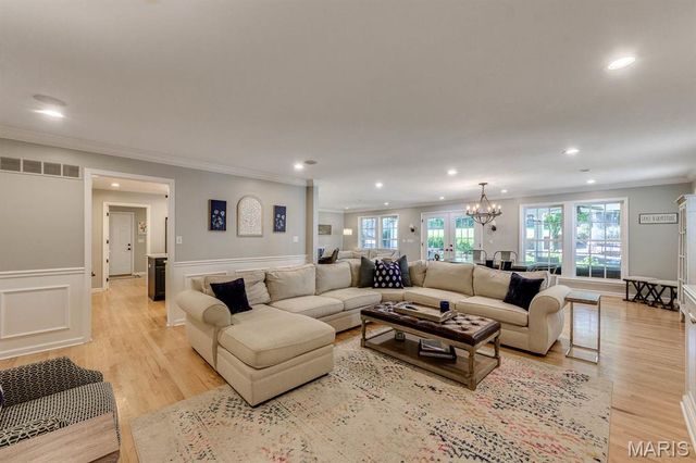 420 Woodview Manor Lane, Kirkwood, MO 63122