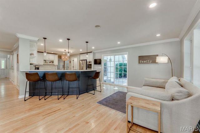 420 Woodview Manor Lane, Kirkwood, MO 63122