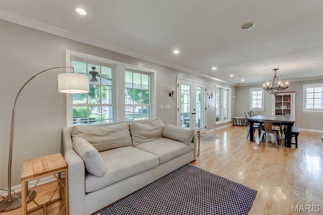 420 Woodview Manor Lane, Kirkwood, MO 63122