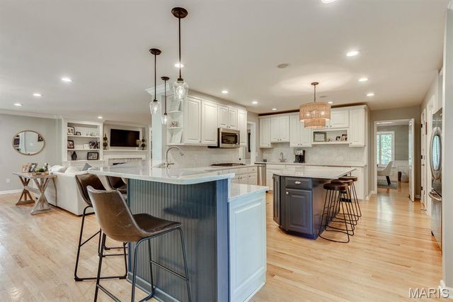420 Woodview Manor Lane, Kirkwood, MO 63122