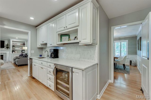 420 Woodview Manor Lane, Kirkwood, MO 63122