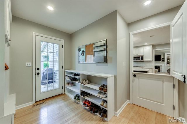 420 Woodview Manor Lane, Kirkwood, MO 63122