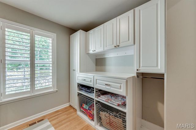 420 Woodview Manor Lane, Kirkwood, MO 63122