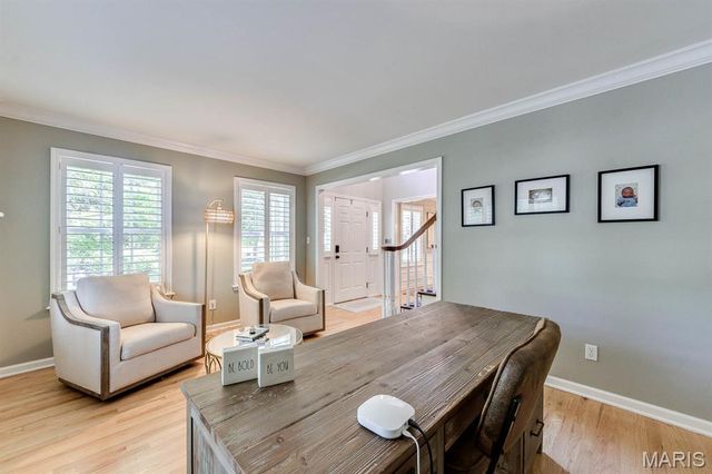 420 Woodview Manor Lane, Kirkwood, MO 63122