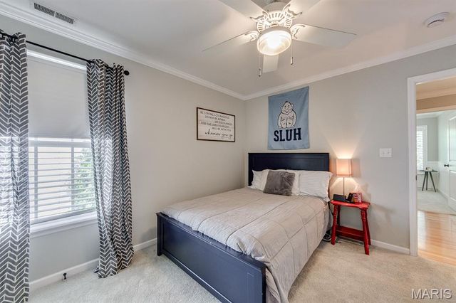 420 Woodview Manor Lane, Kirkwood, MO 63122