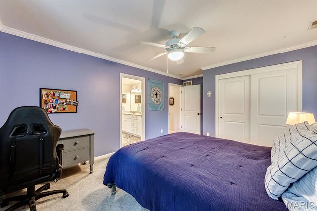 420 Woodview Manor Lane, Kirkwood, MO 63122