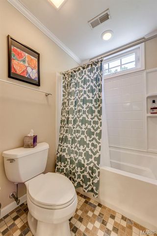 420 Woodview Manor Lane, Kirkwood, MO 63122