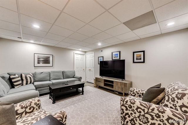 420 Woodview Manor Lane, Kirkwood, MO 63122