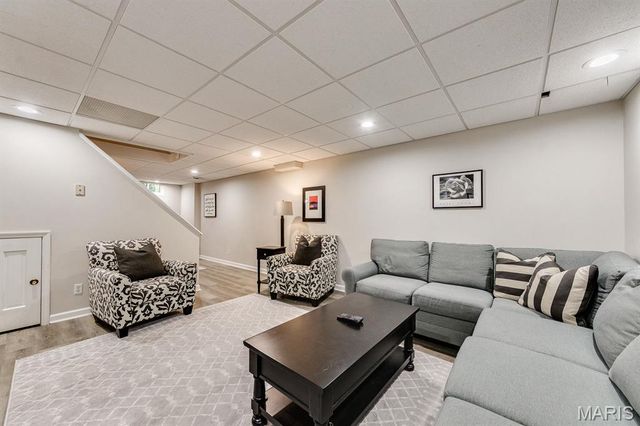420 Woodview Manor Lane, Kirkwood, MO 63122