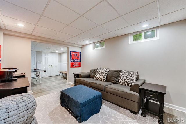 420 Woodview Manor Lane, Kirkwood, MO 63122