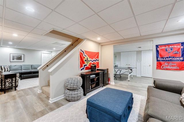 420 Woodview Manor Lane, Kirkwood, MO 63122