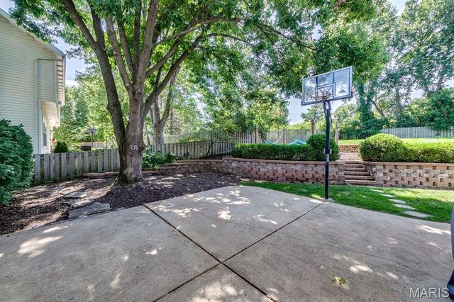 420 Woodview Manor Lane, Kirkwood, MO 63122
