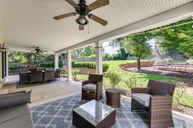 420 Woodview Manor Lane, Kirkwood, MO 63122