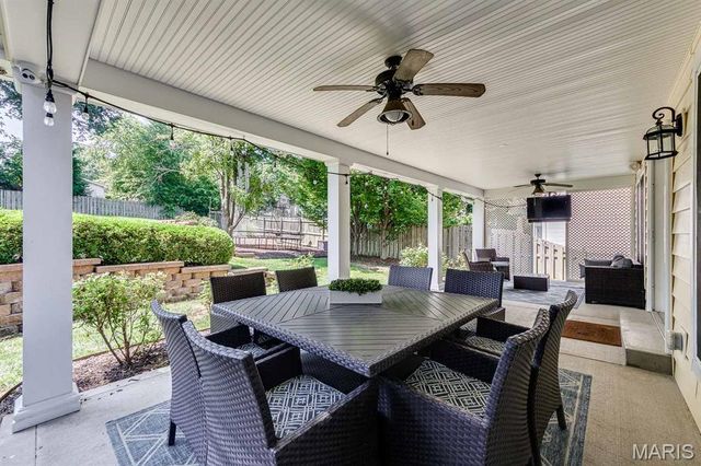 420 Woodview Manor Lane, Kirkwood, MO 63122