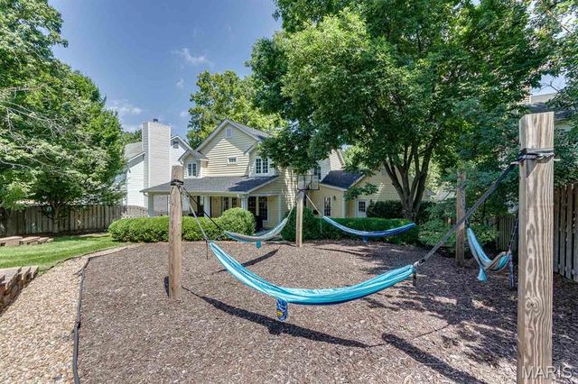 420 Woodview Manor Lane, Kirkwood, MO 63122