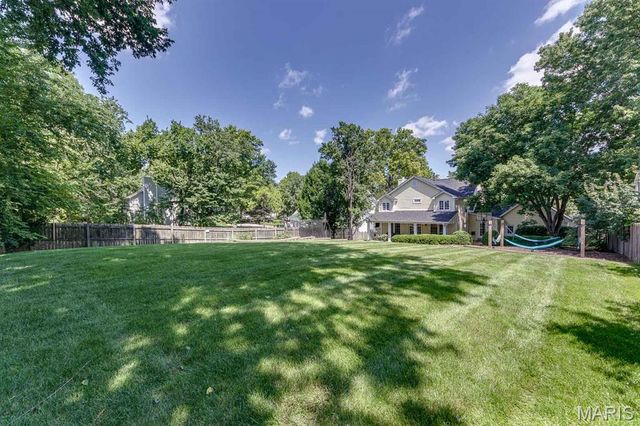 420 Woodview Manor Lane, Kirkwood, MO 63122