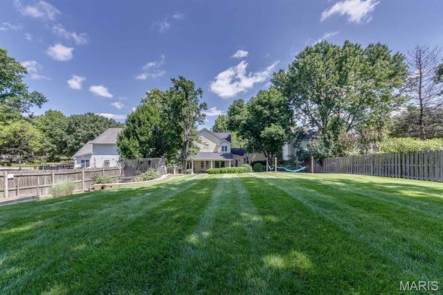 420 Woodview Manor Lane, Kirkwood, MO 63122