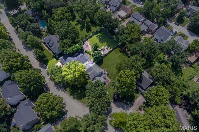 420 Woodview Manor Lane, Kirkwood, MO 63122