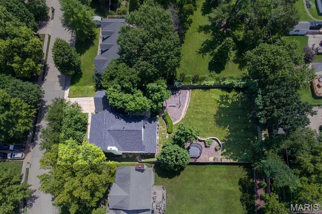 420 Woodview Manor Lane, Kirkwood, MO 63122