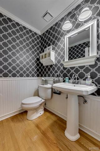 420 Woodview Manor Lane, Kirkwood, MO 63122