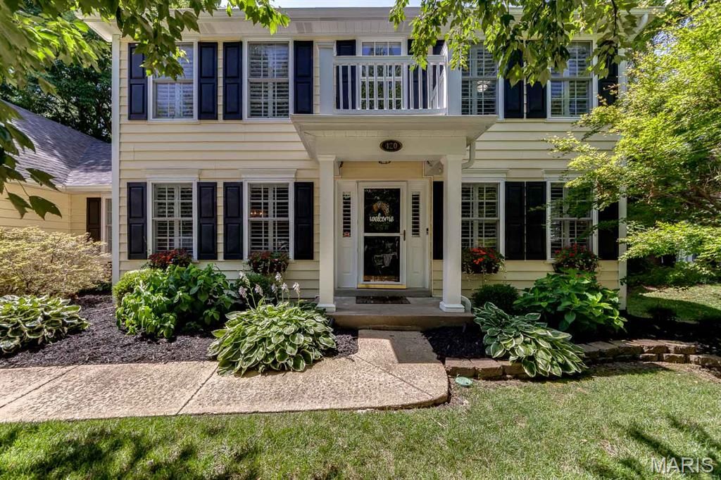 420 Woodview Manor Lane, Kirkwood, MO 63122