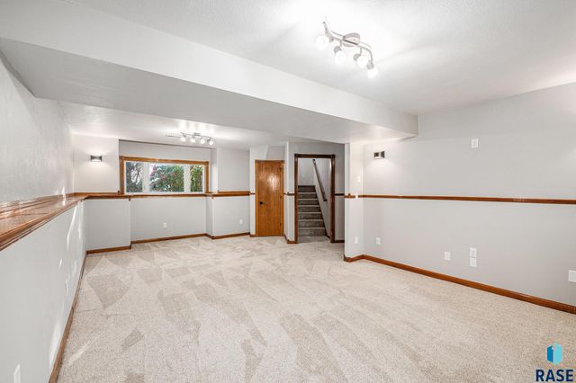 4912 E Brennan Dr Drive, Sioux Falls, SD 57110