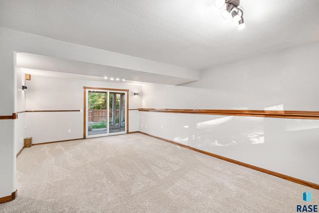 4912 E Brennan Dr Drive, Sioux Falls, SD 57110