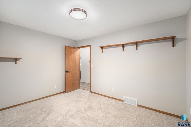 4912 E Brennan Dr Drive, Sioux Falls, SD 57110