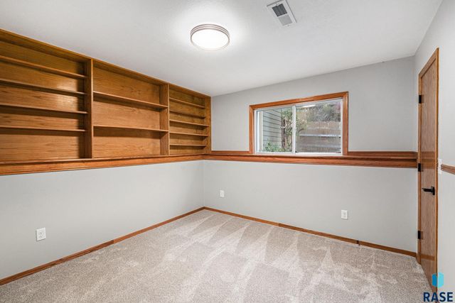 4912 E Brennan Dr Drive, Sioux Falls, SD 57110