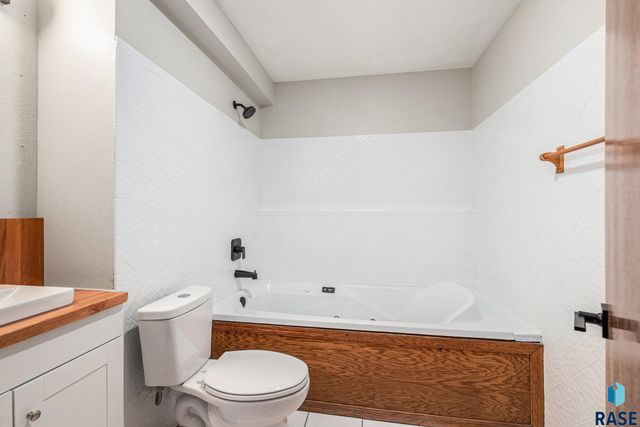 4912 E Brennan Dr Drive, Sioux Falls, SD 57110