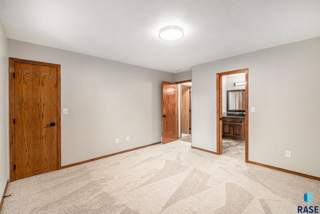 4912 E Brennan Dr Drive, Sioux Falls, SD 57110