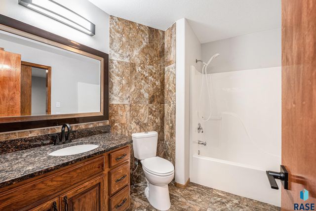 4912 E Brennan Dr Drive, Sioux Falls, SD 57110