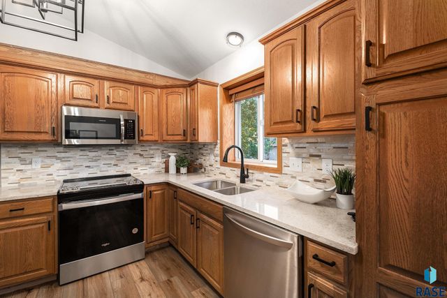 4912 E Brennan Dr Drive, Sioux Falls, SD 57110