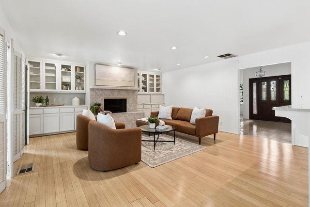 87 Breckenwood Way, Sacramento, CA 95864