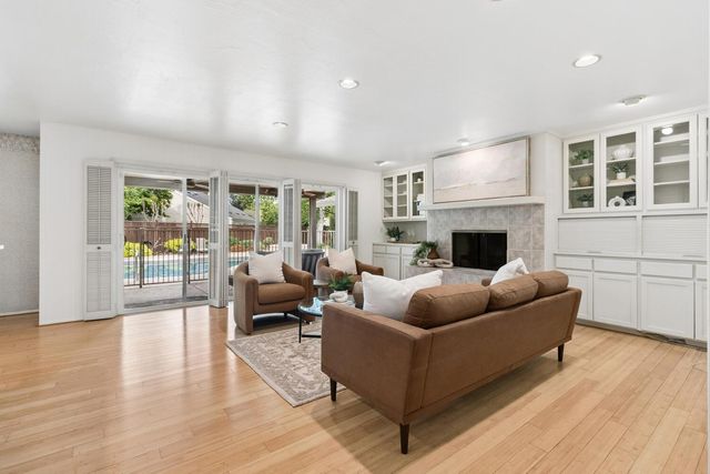 87 Breckenwood Way, Sacramento, CA 95864