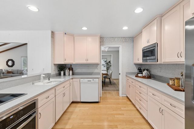 87 Breckenwood Way, Sacramento, CA 95864