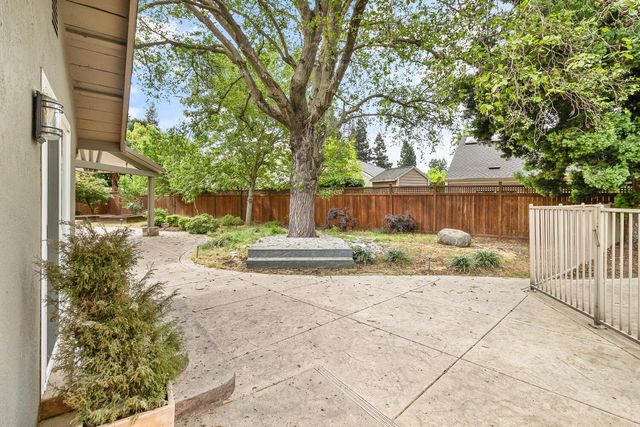 87 Breckenwood Way, Sacramento, CA 95864